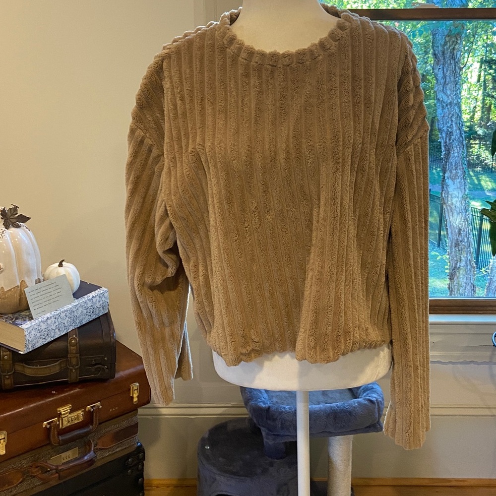 ZARA Camel Faux Fur Ribbed
Cropped Pullover Top Size Large Pit to